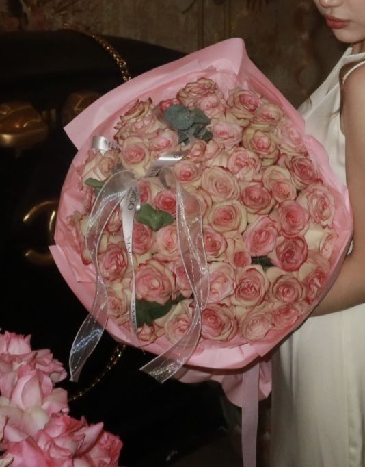 Розы ,Цветы свежие на низ ценам