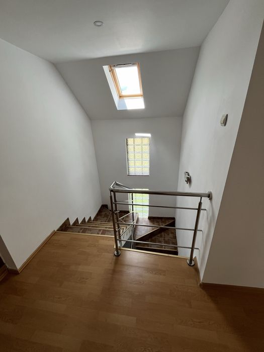 Inchiriez casa Campulung(Leresti)