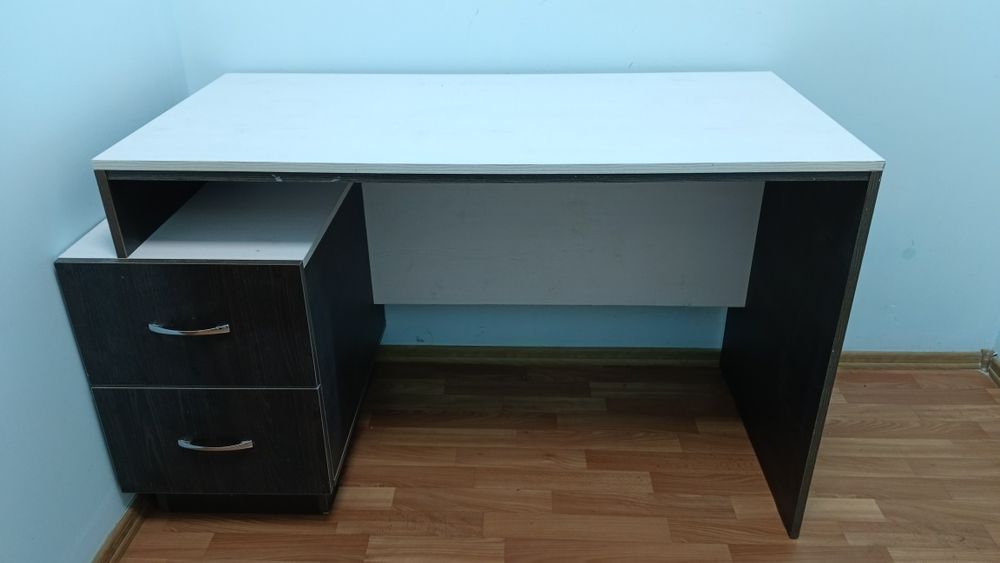 Продам стол письменный