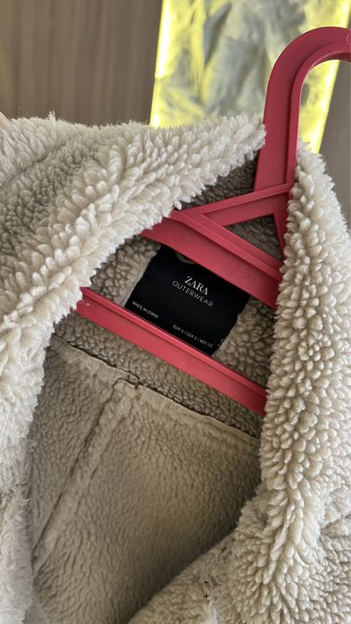 Куртка Zara красивая