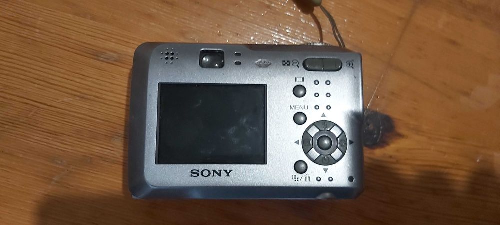 Продавам Sony Cyber-Shot DSC-S80 4.1MP Digital Camera