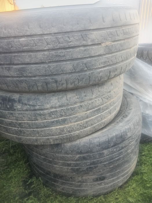 Продам резину 235/60/18