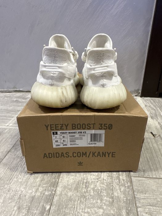 Yeezy Boost 350 V2