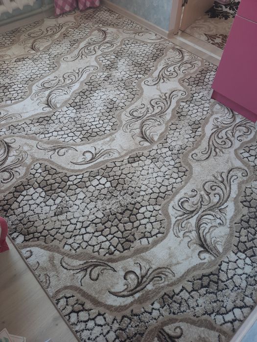 Продам ковёр размер 2×3