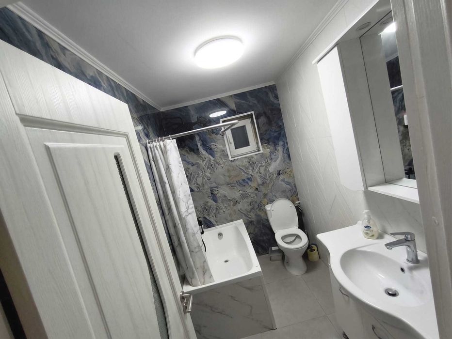 Vând apartament  3 camere