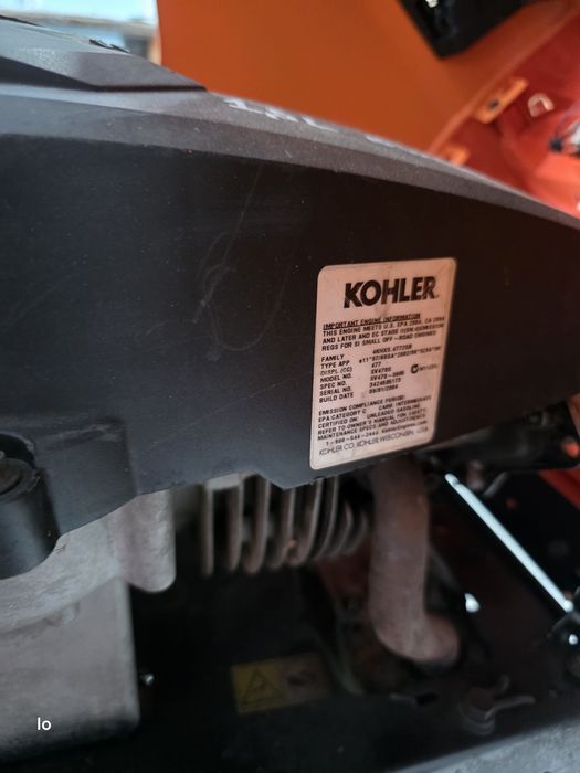 Husqvarna CT151  tractoraș de tuns iarba și gazon are 15 Cp transmisie  Hidrostatică. Made in USA
