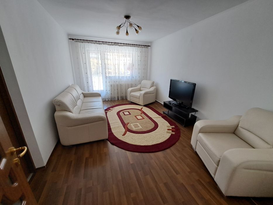 Stefan cel Mare, inchiriez ap 3  camere decomandat+terasa +loc parcare
