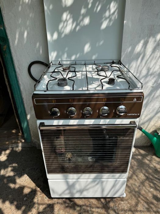 Продам газовую плиту