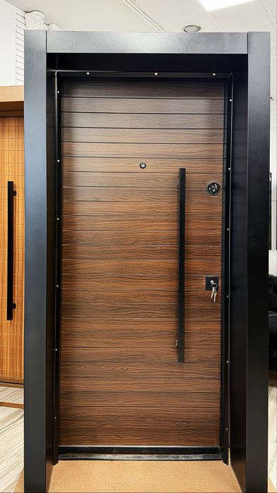 Входна врата с метална каса VERONA