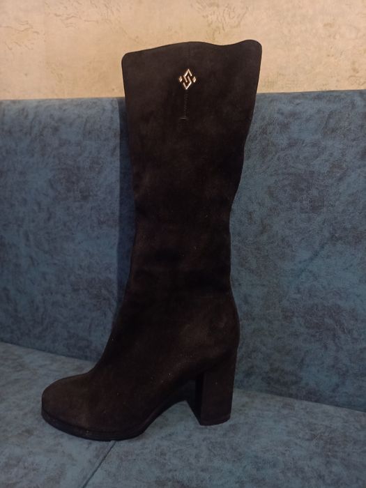 Сапоги замшевые продаю