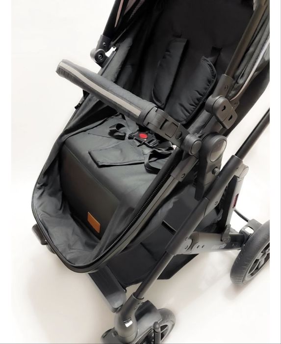 Продаем коляску Everflo 787