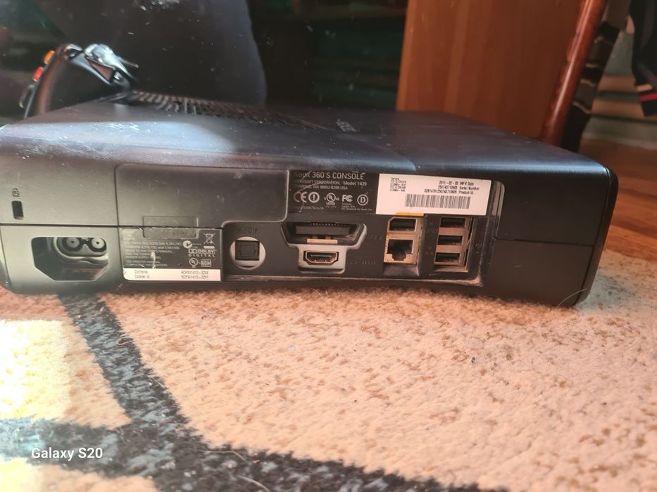 Продам xbox 360 slim freboot aurora