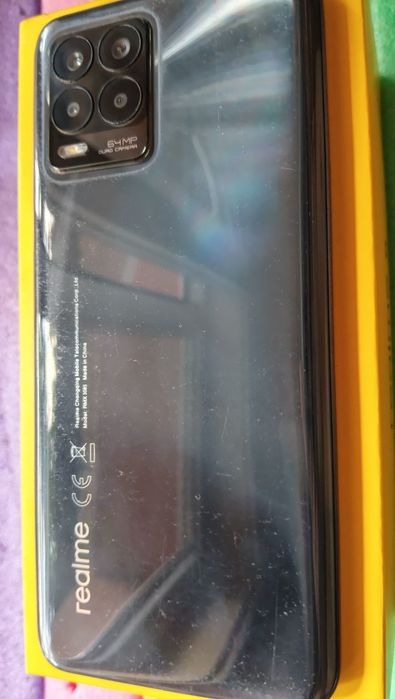 Vand telefon Realme 8