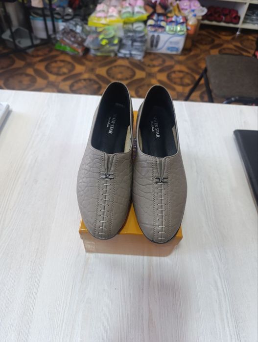 Sister star obuvi yangi kiyilmagan