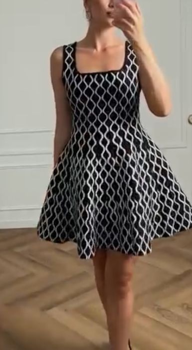 Стильное женское платье