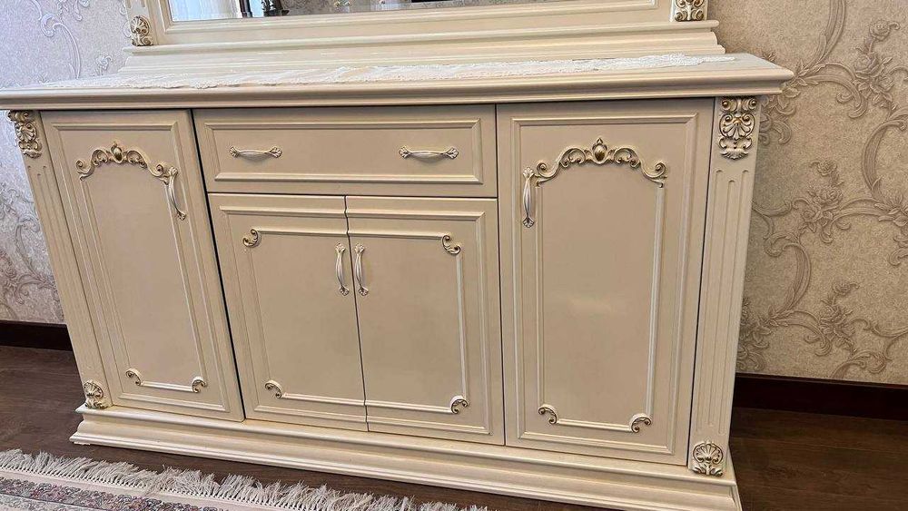 Мебель для гостиной - Стол, стулья, пенал, трюмо