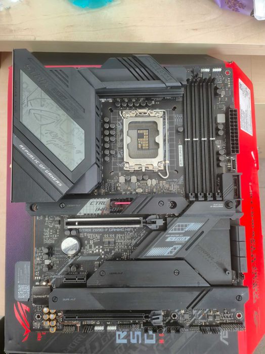 Дънна платка ASUS Rog Strix Z690-F GAMING WIFI