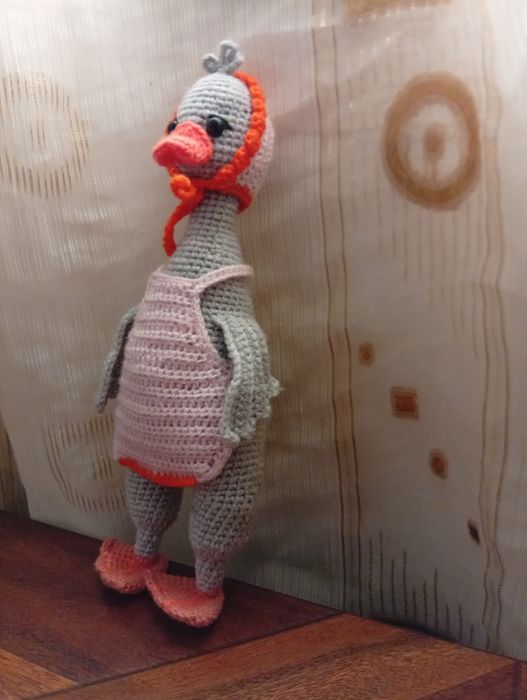 Вязаная гусыня хранительница уюта
