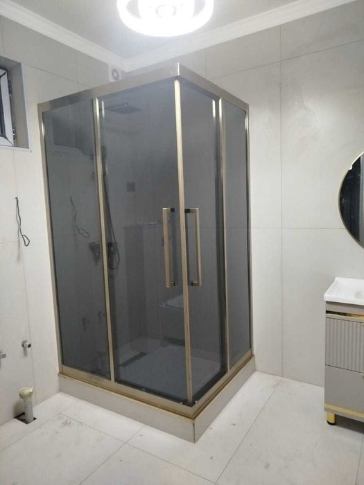 Душевые кабины и перегородки продам
