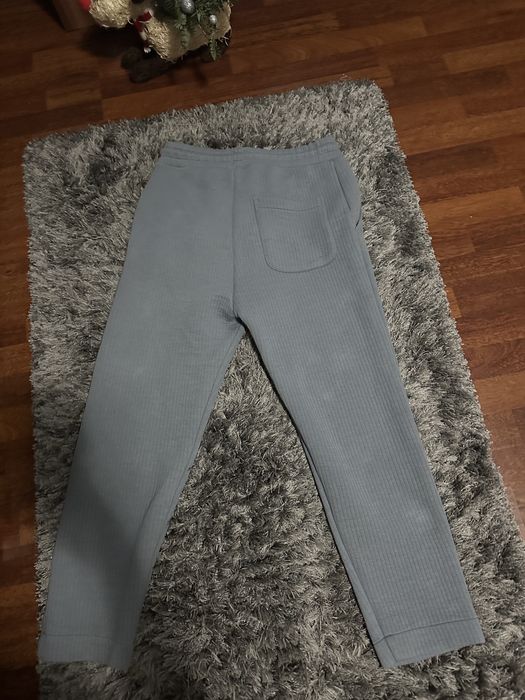 Vand pantaloni Zara noi