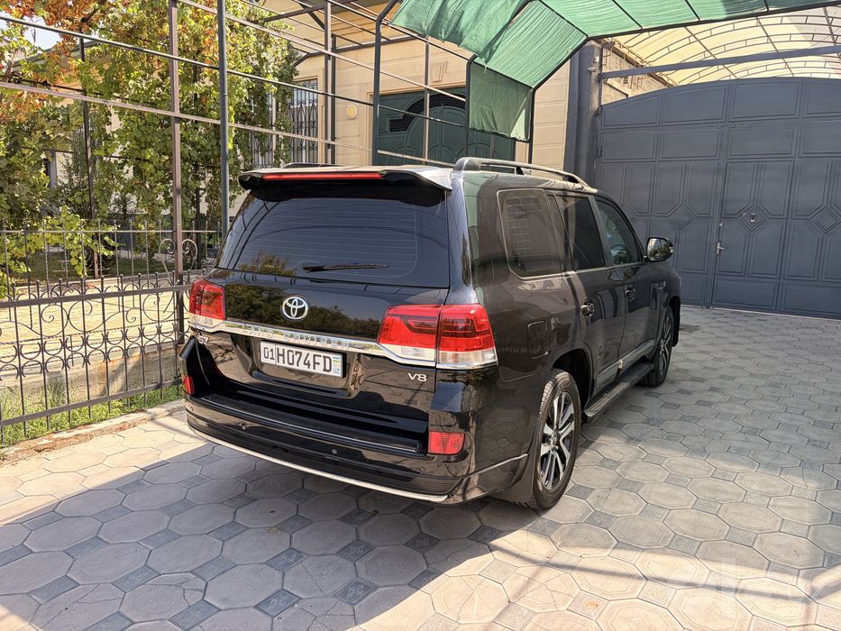 Toyota Land Cruiser 200 год 2014