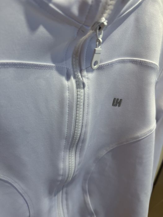 Суитшърт с цип без качулка.Пише XL(42),но става за XS,S,M,L