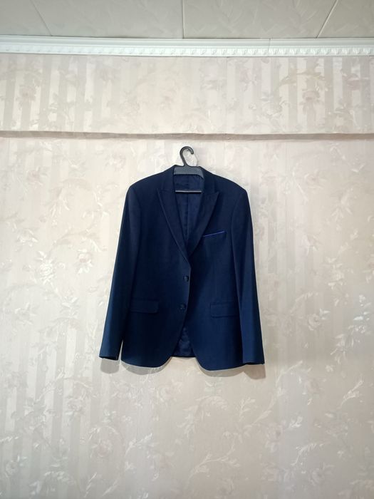 Продается мужской костюм