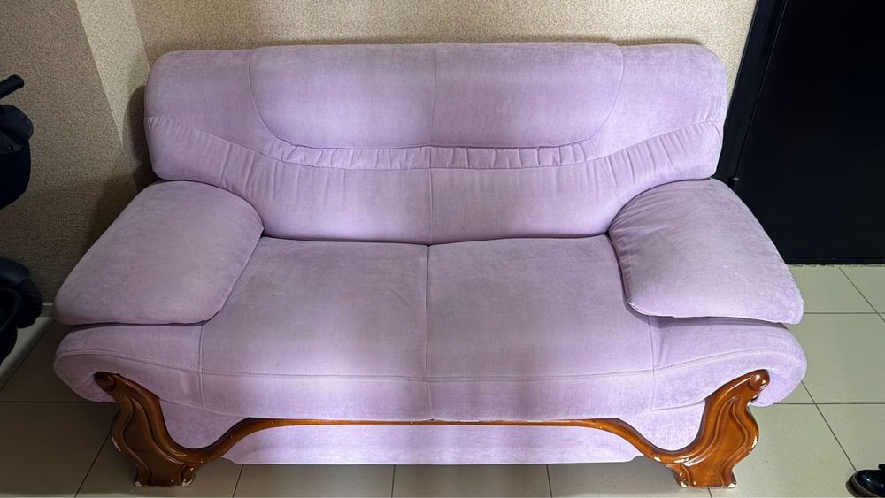 Диван сиреневый