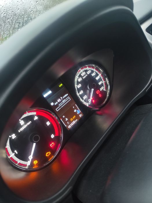 Autoutilitar Mitsubishi l200  buna de munca neutilizată  în agricultur