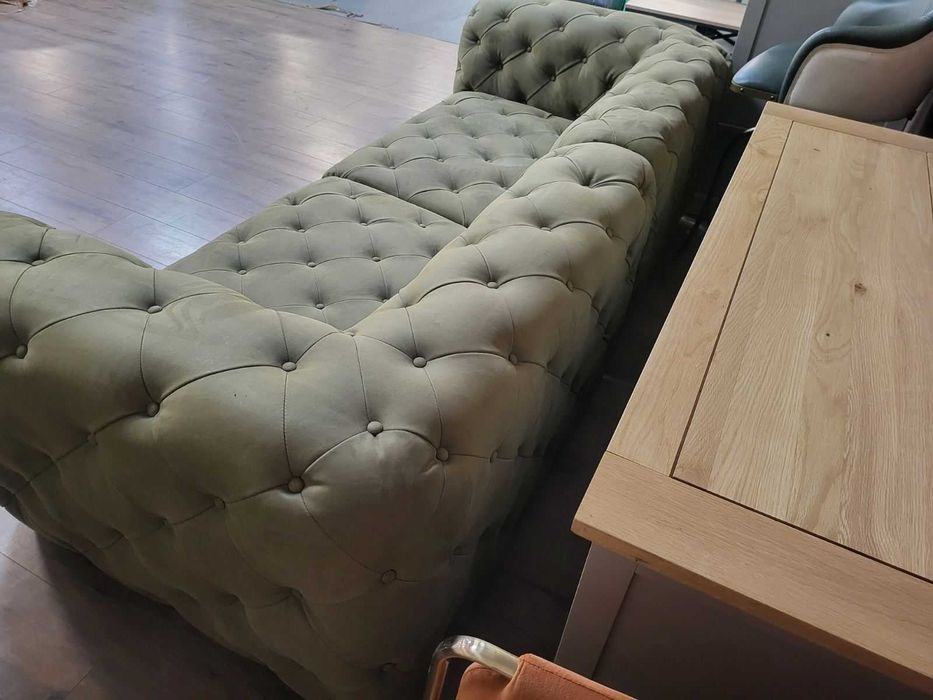 Зелен комплект дивани от плат набук две тройки тип Честърфийлд