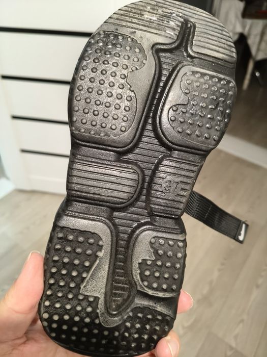 Продам сандали 37 размера