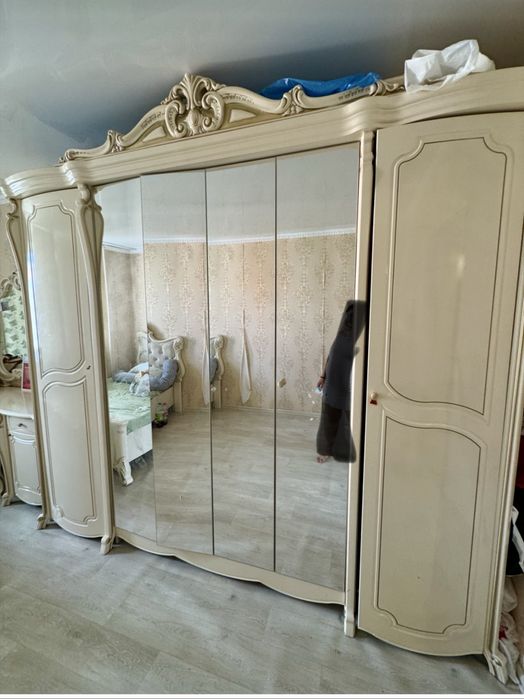 Продам спальный гарнитур