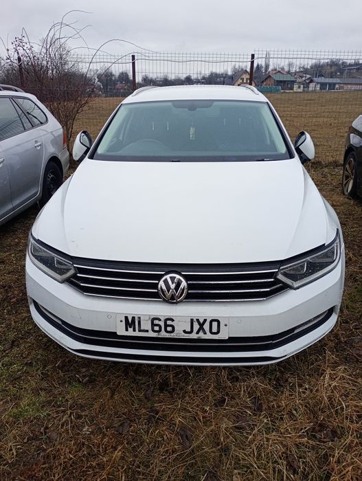 Bara fata, aripa capota far Passat b8