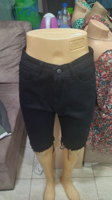 Продаеться новое размер классика 62,64 шортыджинсы 30 размер шорты мал
