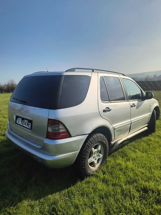 Продавам Мерцедес МЛ 230