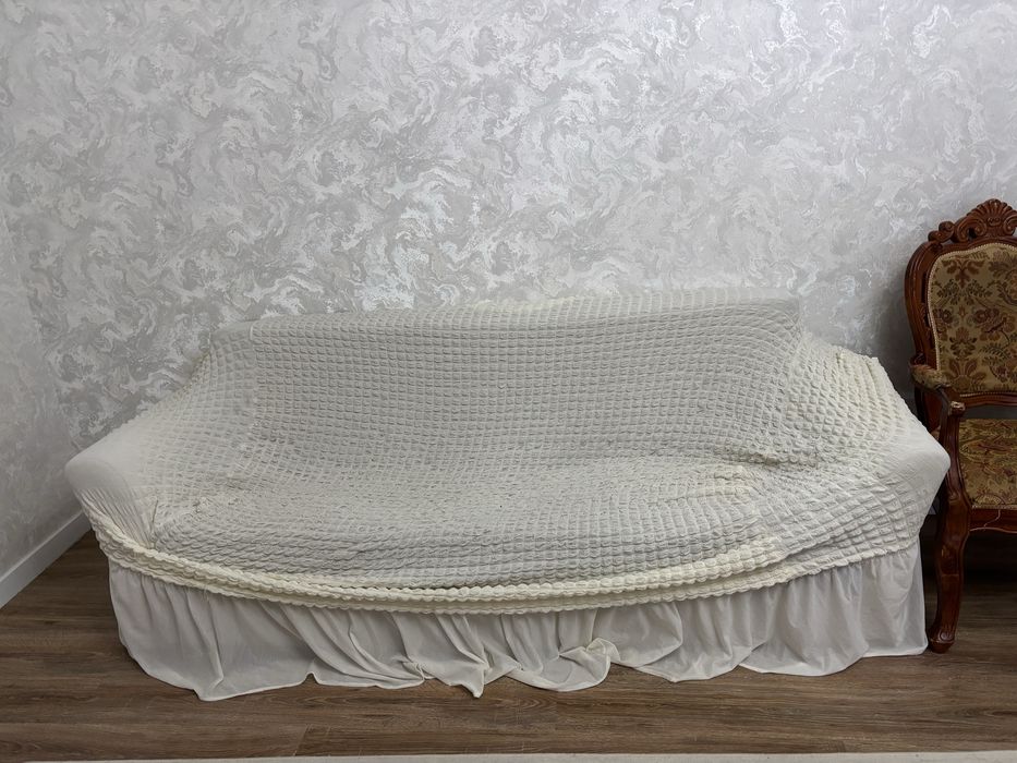 Мебель для зала, стол с стульями