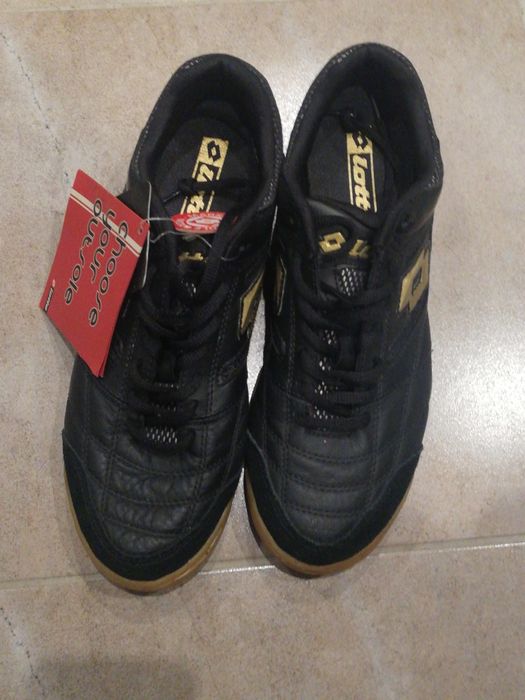 Стоношки лото чисто нови и бутонки Nike номер 39