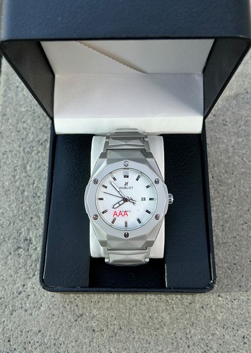 Белые часы Hublot
