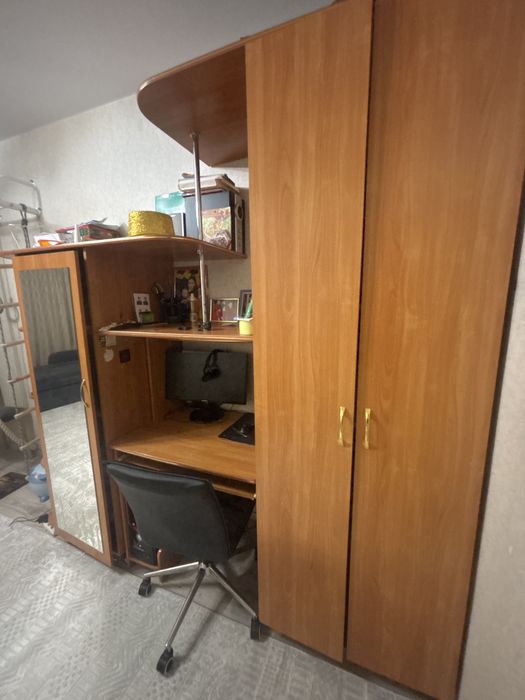 Продам шкаф и стол раздвижной