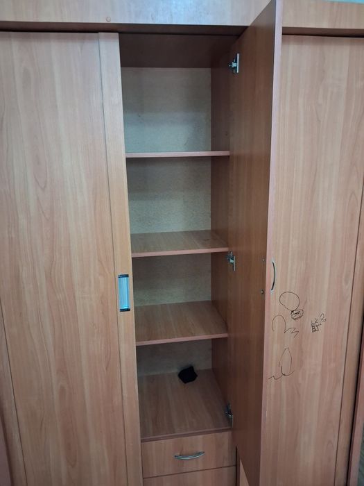 Детский шкаф-купе с зеркалом и ящиками