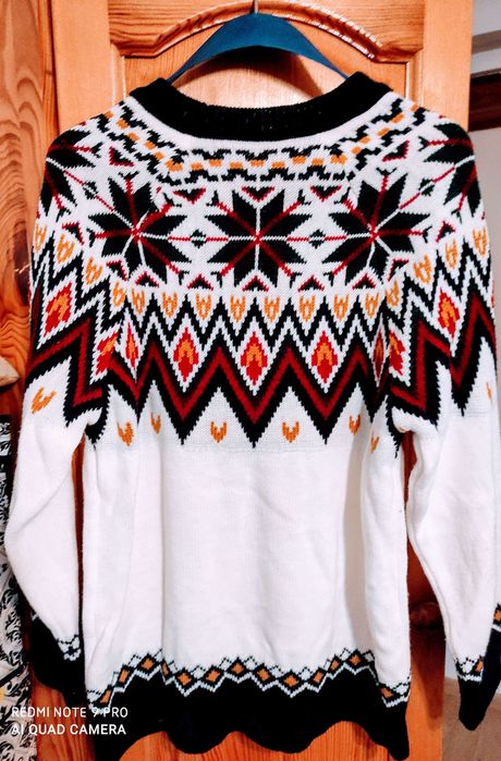 Дамски зимен пуловер