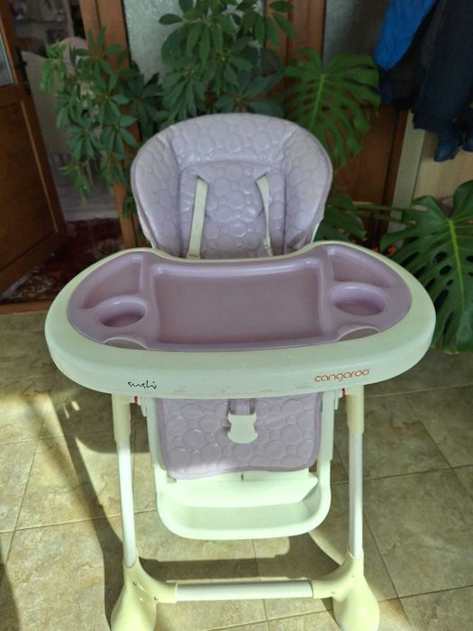 Стол за хранене,доста стабилен