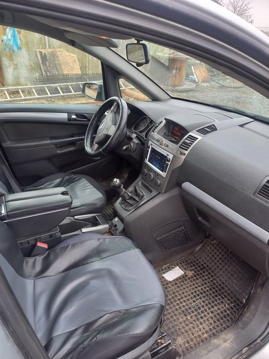 Vând ,opel zafira,sau schimb cu Logan după 2008.