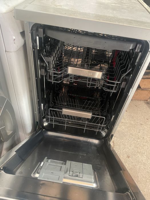 Sadomialna 60sm Miele .     Indesit   .         Whirlpool.