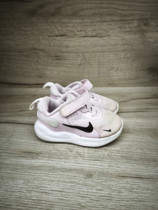 Маратонки Nike revolution