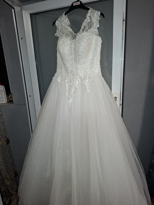 Vând rochie de mireasă