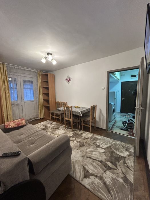 Inchiriez apartament 3 camere