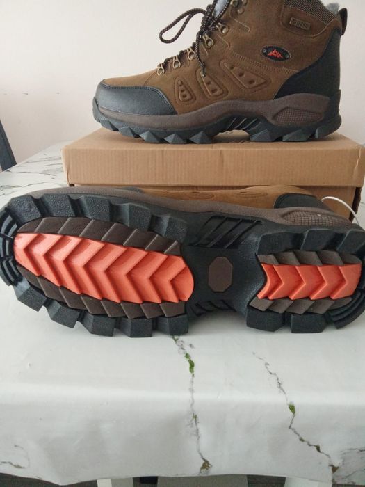 Продаём кроссовки 48 размера