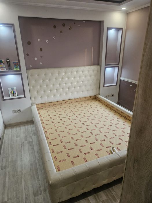 Двуспальная кровать