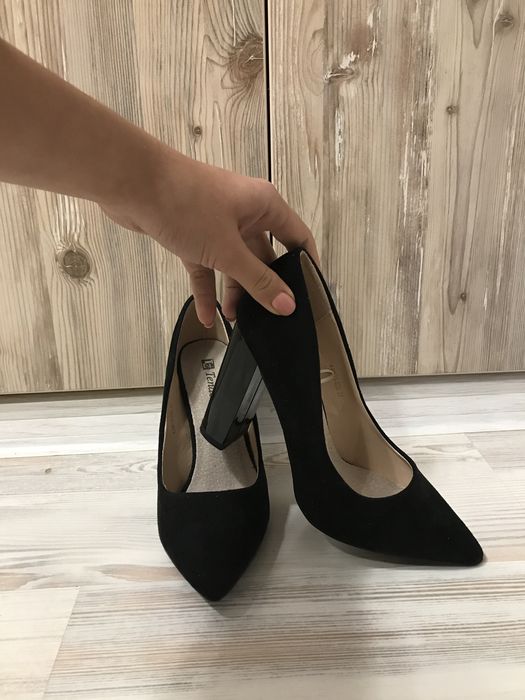 Обувки на висок ток